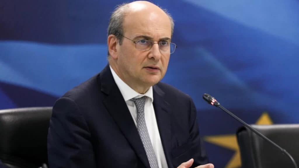 Χατζηδάκης: «Δε μπορεί ο ελεύθερος επαγγελματίας να βγάζει πιο λίγα από τον μισθωτό»…