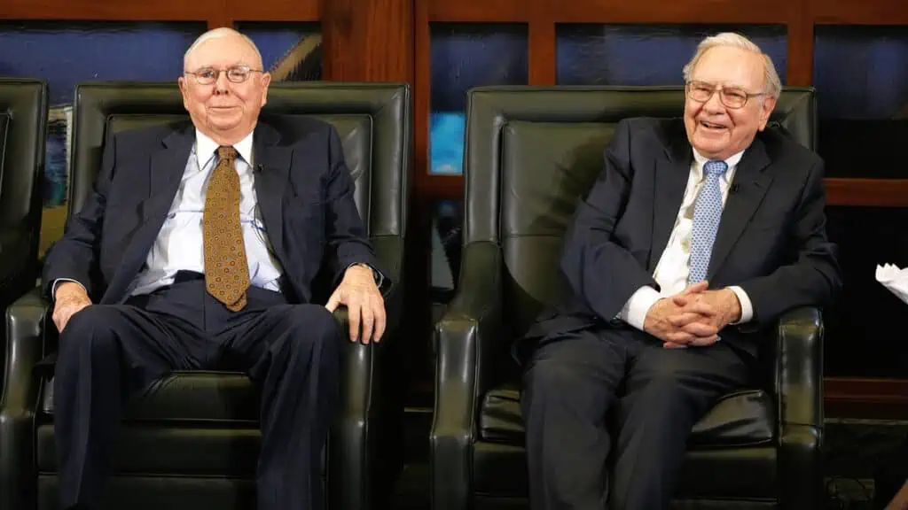 Charles T. Munger> Απεβίωσε ο πιο πιστός συνεργάτης και φίλος του Warren E. Buffett στην Berkshire Hathaway