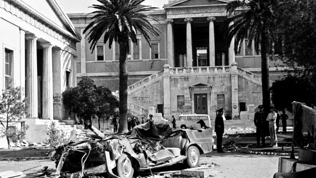 Αποκάλυψη: Οι λεπτομέρειες πίσω από την εξέγερση στο Πολυτεχνείο. Ακούστε τα ντοκουμέντα… 5 Αποκάλυψη: Οι λεπτομέρειες πίσω από την εξέγερση στο Πολυτεχνείο. Ακούστε τα ντοκουμέντα…