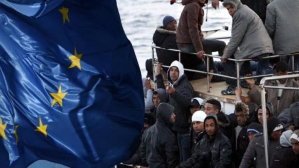 Όλα δείχνουν πως καθόλου τυχαία δεν υπερψηφίστηκε χθες στην Ελληνική Βουλή το νέο Νομοσχέδιο νομιμοποίησης λαθρομεταναστών!