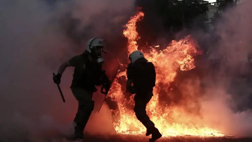 Οι Έλληνες αστυνομικοί αντιμέτωποι με εγκληματικές οργανώσεις: Μια κατάσταση ελέους
