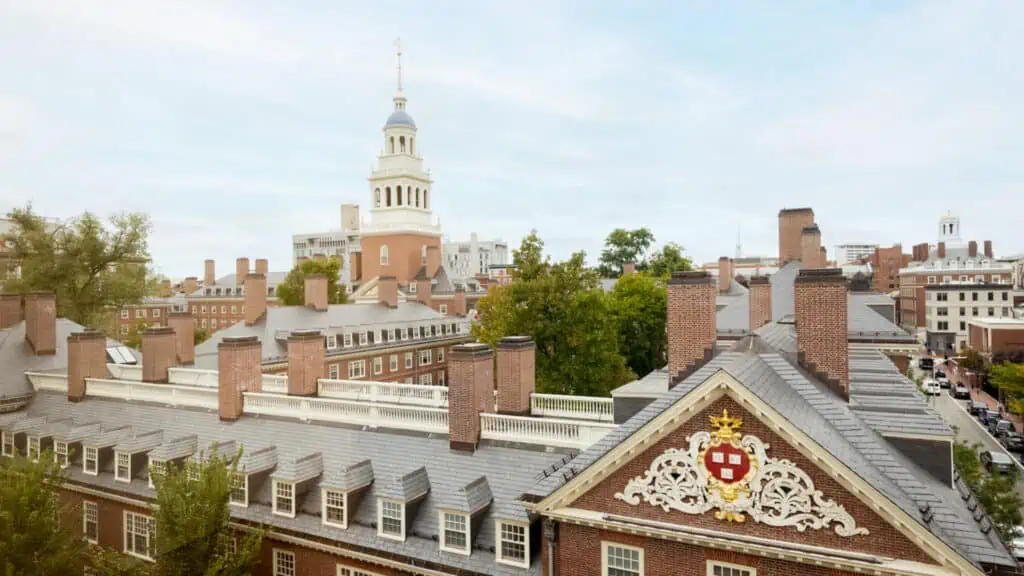 Μείωση 17% στις Πρώιμες Αιτήσεις για το Κολλέγιο του Harvard - Χαμηλότερο Επίπεδο των Τελευταίων 4 Ετών
