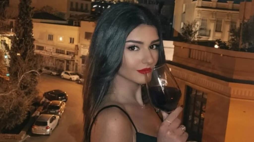 Κωνσταντίνα Μητσοτάκη: η σεφ της Βουλής που έχει μακρινή συγγένεια με τον Πρωθυπουργό - Πόλεμος των Διορισμών: Συγγένεια, Διαφάνεια και Πολιτική Επιρροή στον Δημόσιο Τομέα