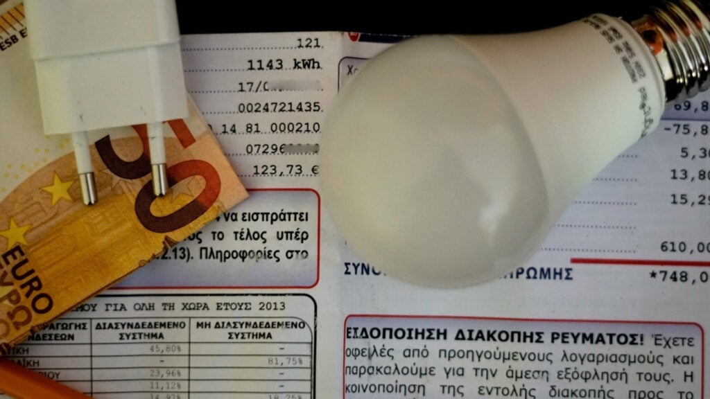 Το παράδοξο του ΥΠΕΝ: Πτώση της τιμής του φυσικού αερίου, ενώ στην Ελλάδα αυξάνεται το κόστος ενέργειας