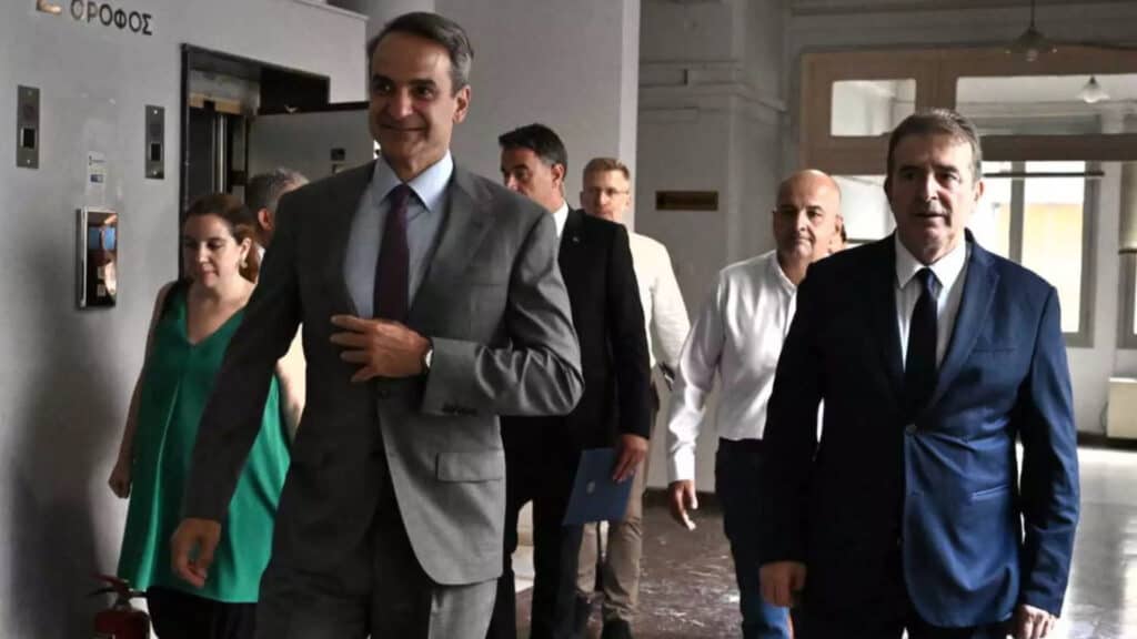 Ανακοινώθηκε στις 18:00 ο ανασχηματισμός της κυβέρνησης Μητσοτάκη με κύριες αλλαγές να είναι το «ξήλωμα» του Υπουργείου Προστασίας του Πολίτη