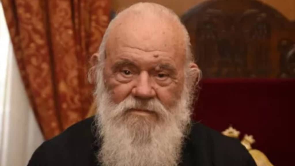 Να γίνει δημοψήφισμα για το γάμο των ομόφυλων ζευγαριών πρότεινε ο Αρχιεπίσκοπος Ιερώνυμος κατά την τελετή εγκαινίων του 2ου Δημοτικού Σχολείου Νέας Μάκρης