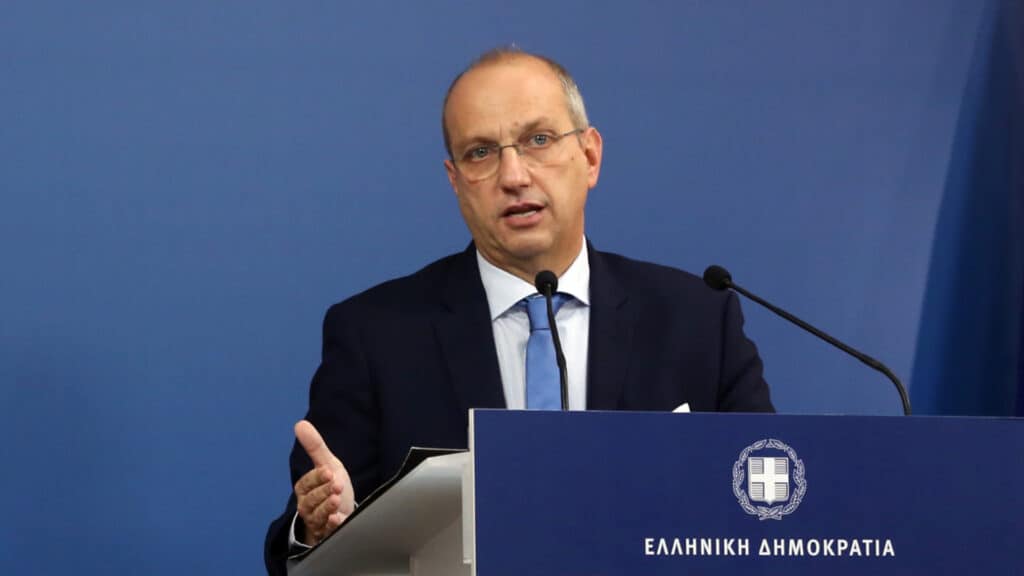 Γ.Οικονόμου κατά του ν/σ για τα ομοφυλόφιλα ζευγάρια: «Κινδυνεύουμε να μας εγκαταλείψουν οι ψηφοφόροι μας αν τους προδώσουμε»