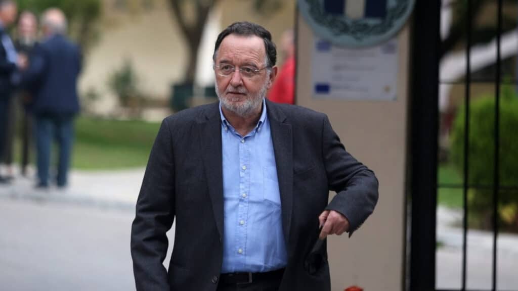 Ο Π. Λαφαζάνης καταδικάστηκε σε 18 μήνες φυλάκιση επειδή προσπαθούσε να προστατεύσει τα σπίτια των πολιτών από τραπεζικούς πλειστηριασμούς