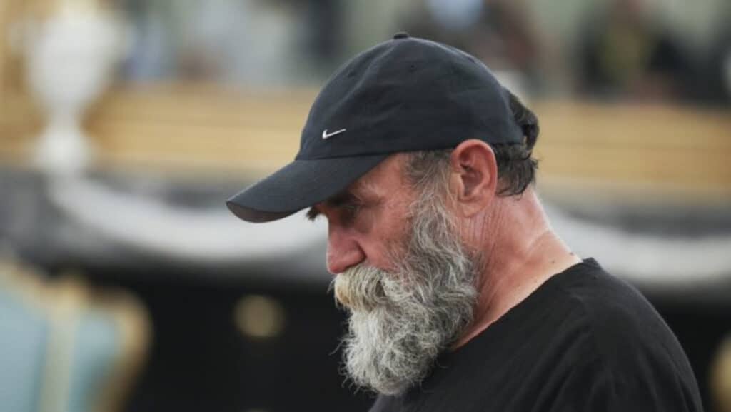 Καταγγελία για τηλεφωνικές απειλές αναφέρει ο εθελοντής που αποκάλυψε «δωρεά» στον «άλλον άνθρωπο»του Πολυχρονόπουλου, που έκανε φτερά!!