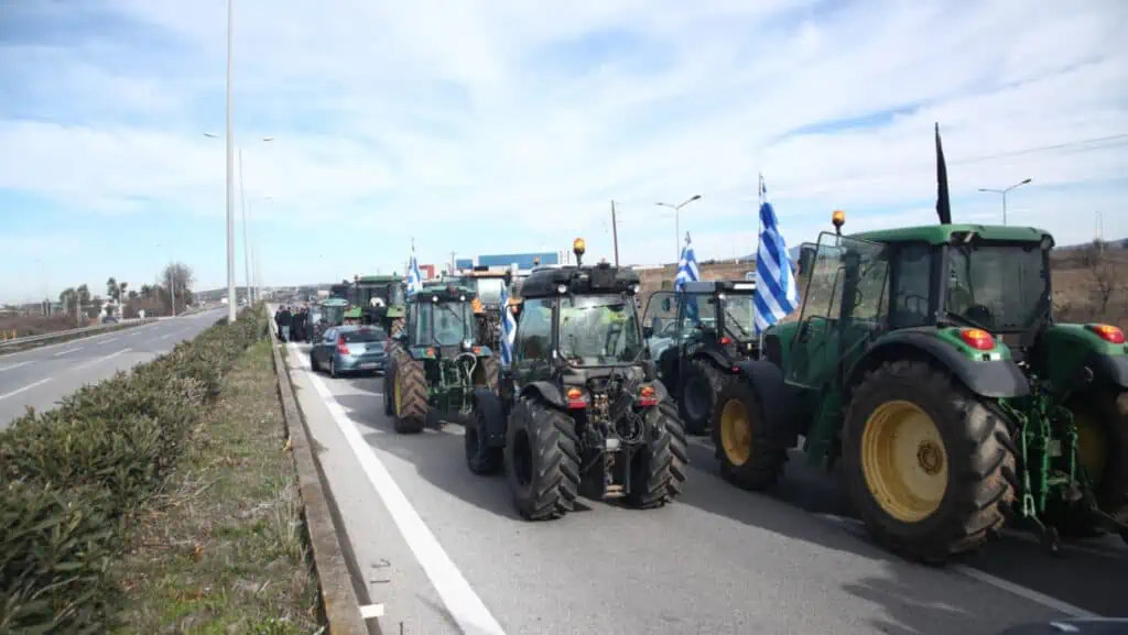 Μήνυμα της κυβέρνησης προς τους αγρότες: «Δεν συζητάμε υπό καθεστώς κλεισίματος δρόμων»