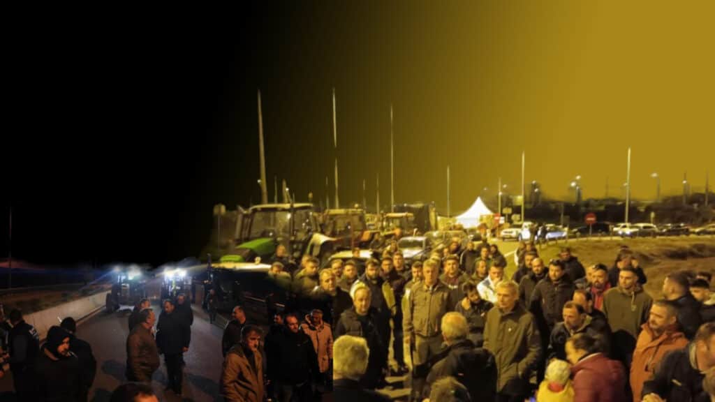 Αγρότες από Καρδίτσα και Φάρσαλα συνεχίζουν το μπλόκο στον Ε-65 - Νέος αποκλεισμός στο τελωνείο Ευζώνων