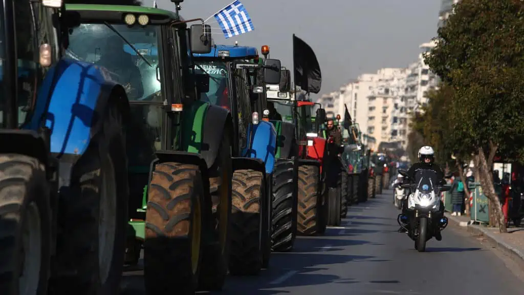 Συνεχίζουν τις κινητοποιήσεις τους οι αγρότες: «Δεν θα σταματήσουμε αν δεν ικανοποιηθούν και τα έξι αιτήματά μας»