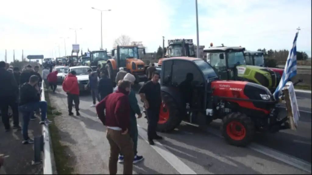 Θεσσαλονίκη: Μηχανοκίνητη πορεία από τους αγρότες από τα Μουδανιά προς το ΥΜΑΘ