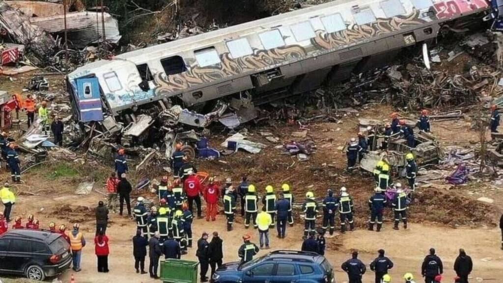 Έγκλημα στα Τέμπη: Βρέθηκαν ξυλόλιο, προπάνιο και βουτάνιο στα ρούχα των θυμάτων – Δεν έπρεπε να υπάρχουν!