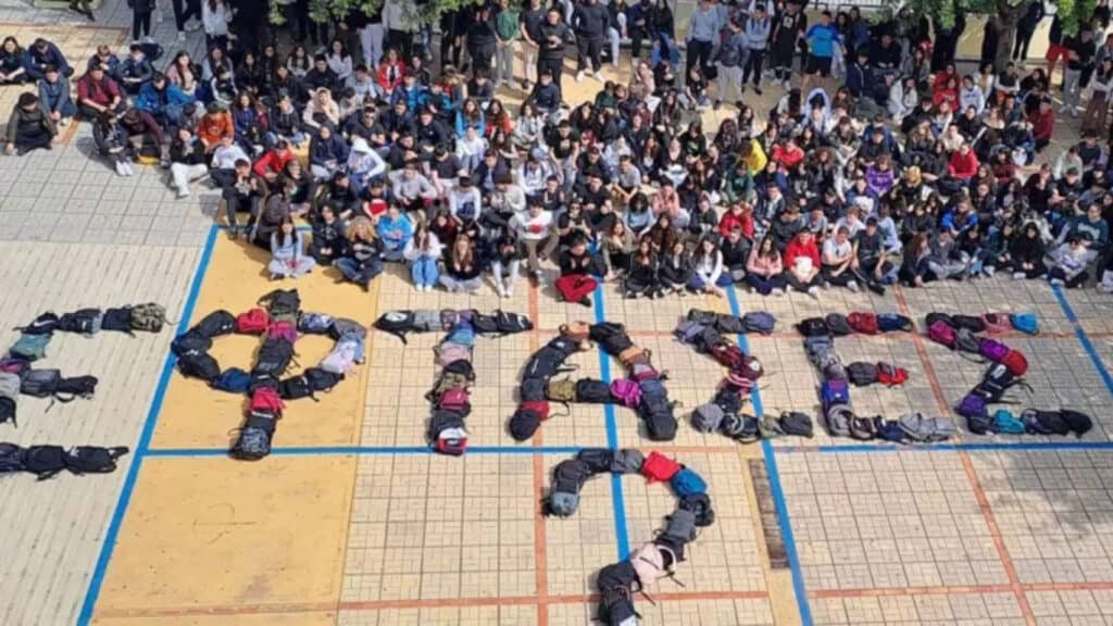 Τέμπη: Στόχος 500.000 υπογραφές για την ενεργοποίηση του νόμου περί ευθύνης υπουργών