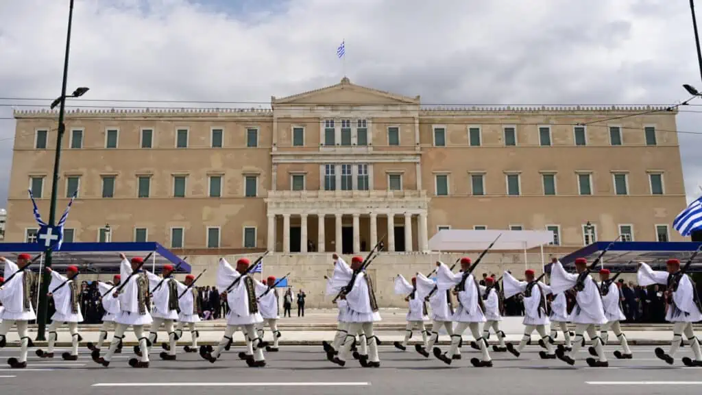 ΕΕ εντολή στην κυβέρνηση Μητσοτάκη να μην καλέσει Ρώσους διπλωμάτες στην εορτή της 25ης Μαρτίου